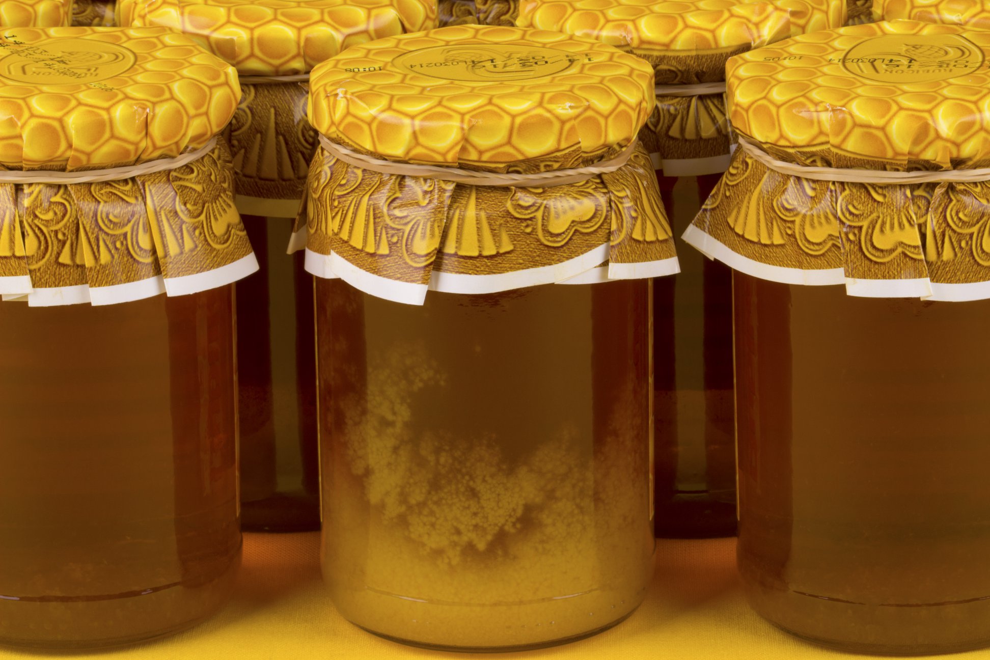 Honig im Glas kristallisiert